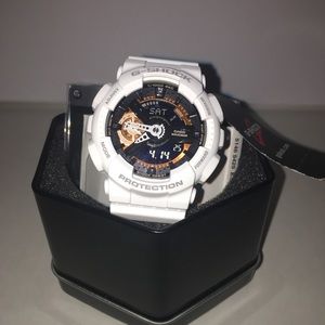 NEW Women’s G-SHOCK White Digital Watch 5425